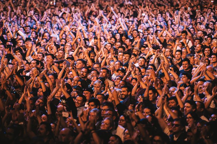 Holding Back the Years: 40 Years of Simply Red, Live in Santiago