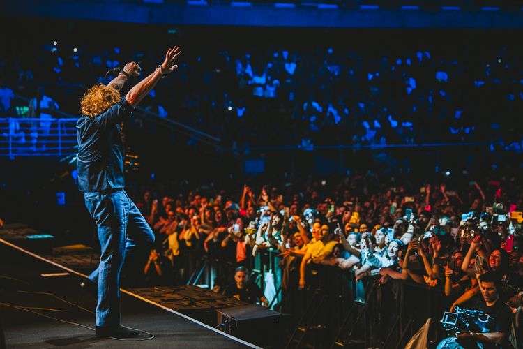 Holding Back the Years: 40 Years of Simply Red, Live in Santiago